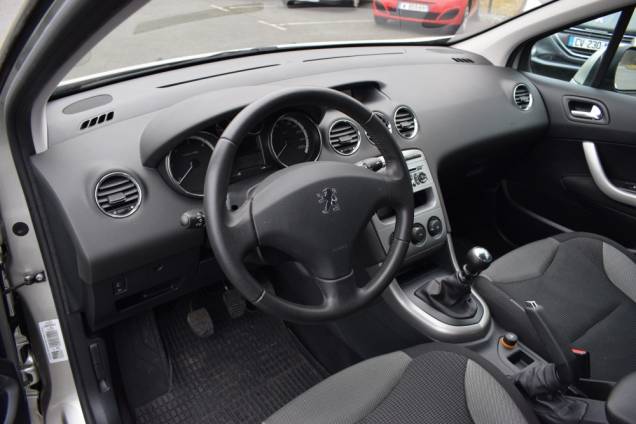 PEUGEOT 308 2.0 HDI 136 CV / 5 PORTES / 47900 KMS 15 PEUGEOT 308 2.0 HDI 136 CV / 5 PORTES / 47900 KMS 15