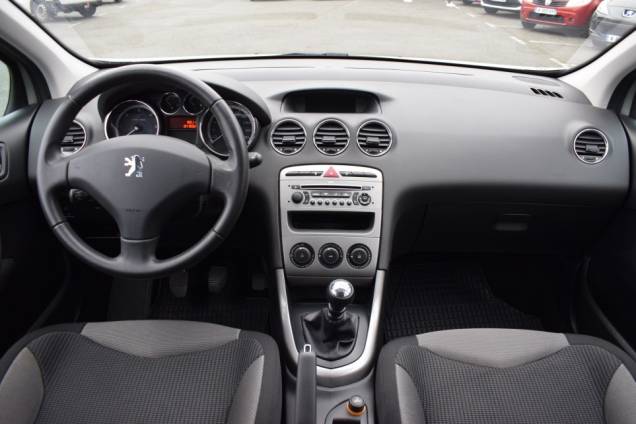 PEUGEOT 308 2.0 HDI 136 CV / 5 PORTES / 47900 KMS 16 PEUGEOT 308 2.0 HDI 136 CV / 5 PORTES / 47900 KMS 16