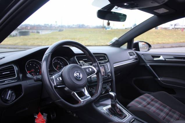 VOLKSWAGEN GOLF 7 GTI 2.0 TSI 220 CV DSG6 / TOIT OUVRANT 9 VOLKSWAGEN GOLF 7 GTI 2.0 TSI 220 CV DSG6 / TOIT OUVRANT 9