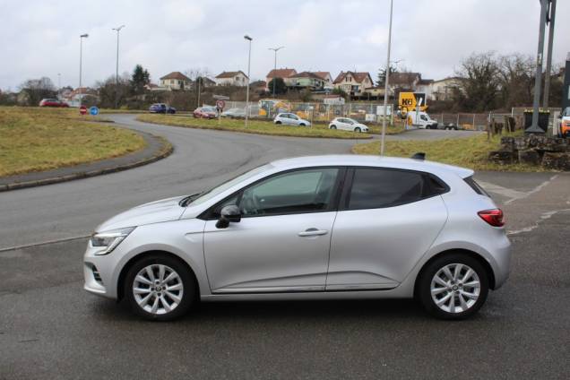 RENAULT CLIO EVOLUTION HYBRID 145 CV BVA / 1ER MAIN 4 RENAULT CLIO EVOLUTION HYBRID 145 CV BVA / 1ER MAIN 4