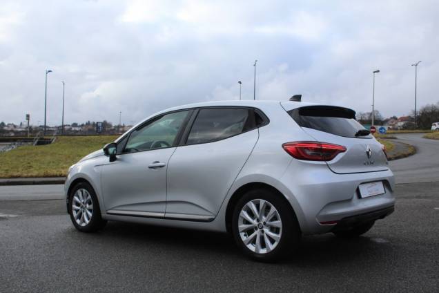 RENAULT CLIO EVOLUTION HYBRID 145 CV BVA / 1ER MAIN 6 RENAULT CLIO EVOLUTION HYBRID 145 CV BVA / 1ER MAIN 6