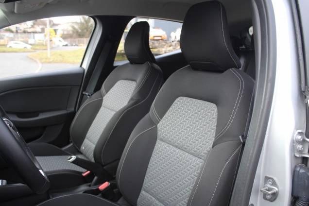 RENAULT CLIO EVOLUTION HYBRID 145 CV BVA / 1ER MAIN 12 RENAULT CLIO EVOLUTION HYBRID 145 CV BVA / 1ER MAIN 12