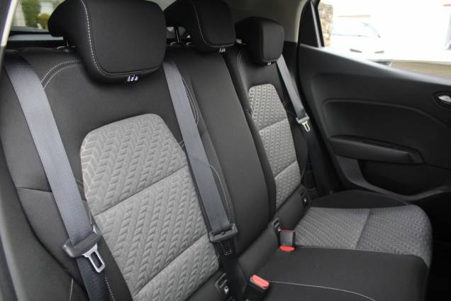 RENAULT CLIO EVOLUTION HYBRID 145 CV BVA / 1ER MAIN 15 RENAULT CLIO EVOLUTION HYBRID 145 CV BVA / 1ER MAIN 15