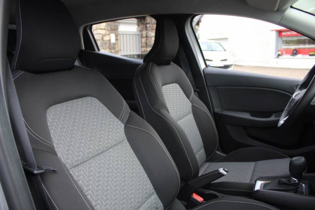 RENAULT CLIO EVOLUTION HYBRID 145 CV BVA / 1ER MAIN 13 RENAULT CLIO EVOLUTION HYBRID 145 CV BVA / 1ER MAIN 13