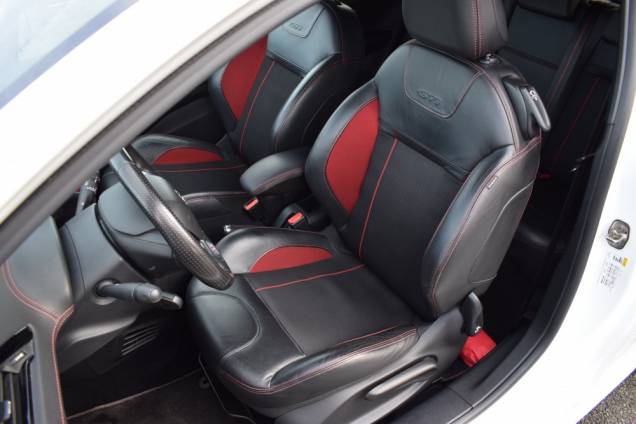 PEUGEOT 208 GTI 1.6 THP 200 CV / 74500 KMS / CARNET COMPLET 11 PEUGEOT 208 GTI 1.6 THP 200 CV / 74500 KMS / CARNET COMPLET 11