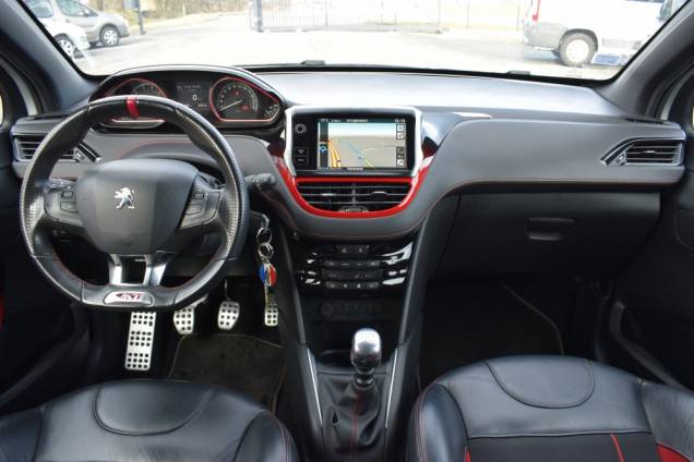 PEUGEOT 208 GTI 1.6 THP 200 CV / 74500 KMS / CARNET COMPLET 13 PEUGEOT 208 GTI 1.6 THP 200 CV / 74500 KMS / CARNET COMPLET 13