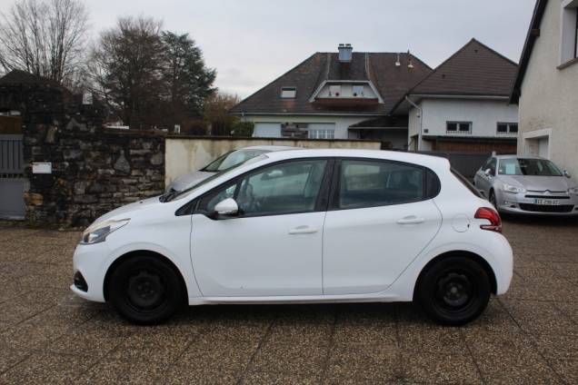 PEUGEOT 208 ACTIVE 1.6 BLUEHDI 100 CV BVM5 / ORIGINE FRANCE 5
