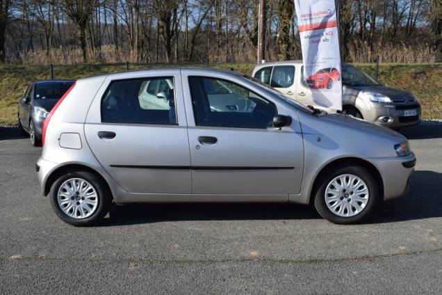 FIAT PUNTO 1.2 80 CV 5 PORTES / 1ère MAIN / 61500 KMS 9 FIAT PUNTO 1.2 80 CV 5 PORTES / 1ère MAIN / 61500 KMS 9