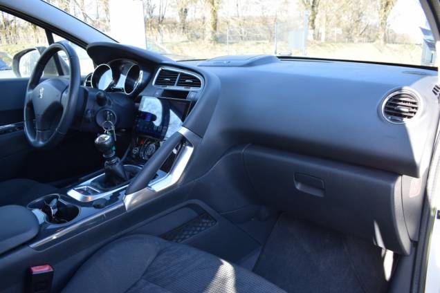 PEUGEOT 3008 PREMIUM 2.0 HDI 150 CV BVM 6  18