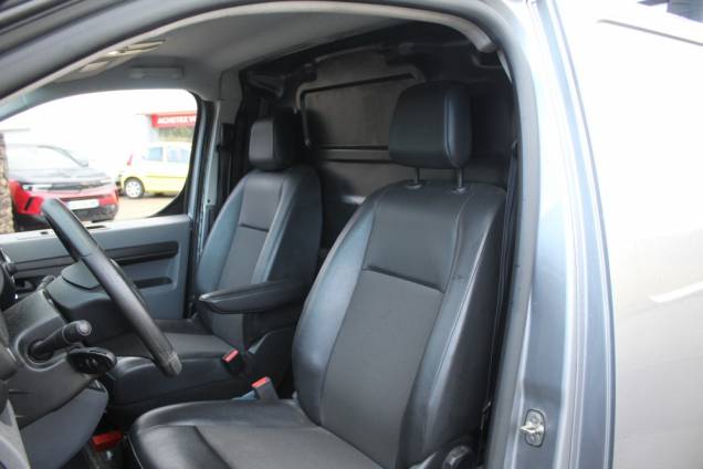 OPEL VIVARO FOURGON L2 STANDARD ESSENTIA 1.5D 120 CV BVM6 / ORIGINE FRANCE 11 OPEL VIVARO FOURGON L2 STANDARD ESSENTIA 1.5D 120 CV BVM6 / ORIGINE FRANCE 11