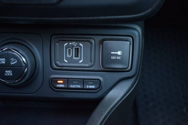 JEEP RENEGADE TRAIL HAWK 4XE HYBRIDE RECHARGEABLE 240 CV  BVA6 / 30 000 KMS / 1ere mAIN / GARANTIE JUSQU'EN 10/2027 37