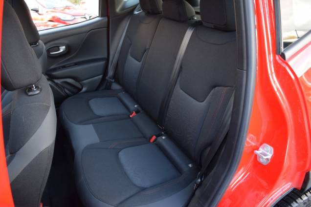 JEEP RENEGADE TRAIL HAWK 4XE HYBRIDE RECHARGEABLE 240 CV  BVA6 / 30 000 KMS / 1ere mAIN / GARANTIE JUSQU'EN 10/2027 23