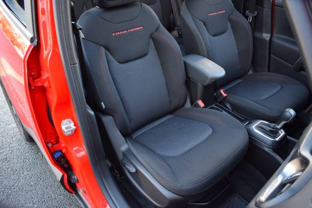 JEEP RENEGADE TRAIL HAWK 4XE HYBRIDE RECHARGEABLE 240 CV  BVA6 / 30 000 KMS / 1ere mAIN / GARANTIE JUSQU'EN 10/2027 42