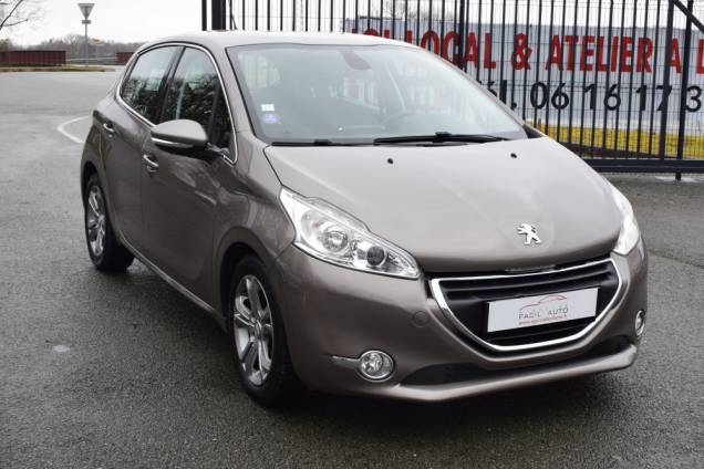 PEUGEOT 208 ALLURE 1.6 120 CV / 5 PORTES / BOITE AUTOMATIQUE 2 PEUGEOT 208 ALLURE 1.6 120 CV / 5 PORTES / BOITE AUTOMATIQUE 2