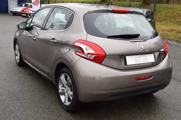 PEUGEOT 208 ALLURE 1.6 120 CV / 5 PORTES / BOITE AUTOMATIQUE 3 PEUGEOT 208 ALLURE 1.6 120 CV / 5 PORTES / BOITE AUTOMATIQUE 3