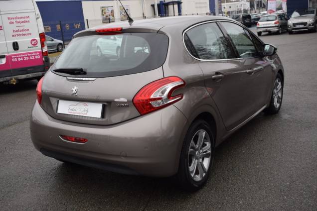 PEUGEOT 208 ALLURE 1.6 120 CV / 5 PORTES / BOITE AUTOMATIQUE 4 PEUGEOT 208 ALLURE 1.6 120 CV / 5 PORTES / BOITE AUTOMATIQUE 4
