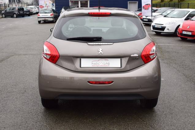 PEUGEOT 208 ALLURE 1.6 120 CV / 5 PORTES / BOITE AUTOMATIQUE 6 PEUGEOT 208 ALLURE 1.6 120 CV / 5 PORTES / BOITE AUTOMATIQUE 6