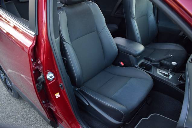 TOYOTA RAV4 BLACK EDITION 2.5 197 CV HYBRID 2WD / 30600 KMS / 1ere MAIN 32 TOYOTA RAV4 BLACK EDITION 2.5 197 CV HYBRID 2WD / 30600 KMS / 1ere MAIN 32