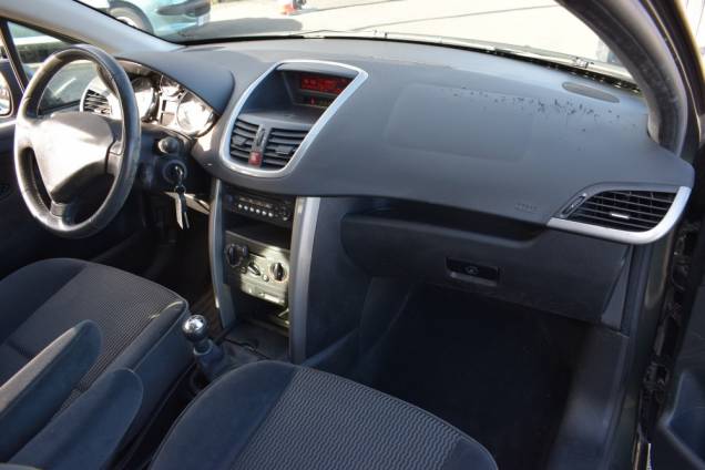 PEUGEOT 207 1.4 75 CV 5 PORTES / CROCHET D'ATTELAGE 17