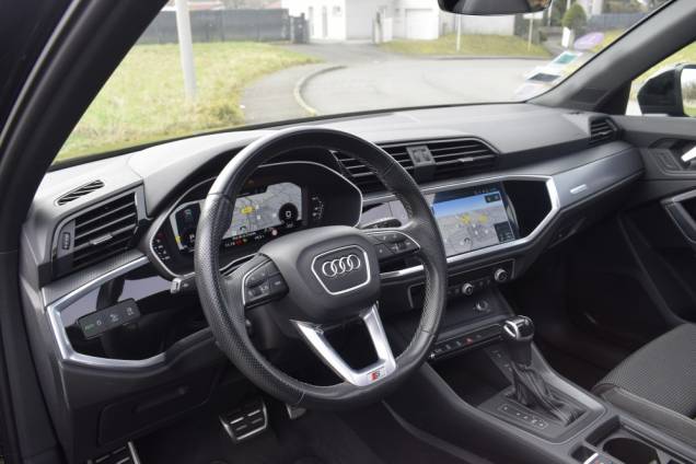 AUDI Q3 SLINE 35 TFSI 150 CV STRONIC 8 AUDI Q3 SLINE 35 TFSI 150 CV STRONIC 8