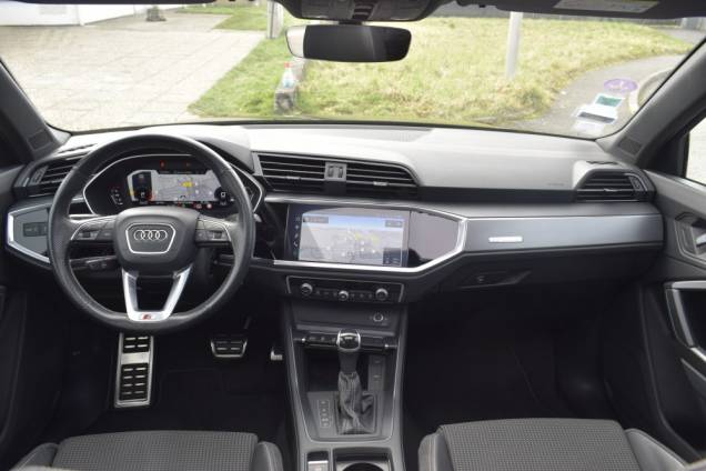 AUDI Q3 SLINE 35 TFSI 150 CV STRONIC 11 AUDI Q3 SLINE 35 TFSI 150 CV STRONIC 11