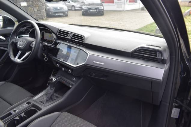 AUDI Q3 SLINE 35 TFSI 150 CV STRONIC 14 AUDI Q3 SLINE 35 TFSI 150 CV STRONIC 14