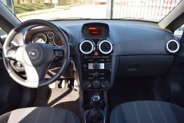 OPEL CORSA COLOR EDITION 1.4 100 CV / 59000 KMS 15 OPEL CORSA COLOR EDITION 1.4 100 CV / 59000 KMS 15