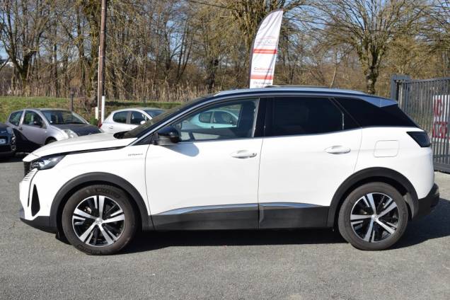 PEUGEOT 3008 GT HYBRID4 e-EAT8 300 CV 3 PEUGEOT 3008 GT HYBRID4 e-EAT8 300 CV 3