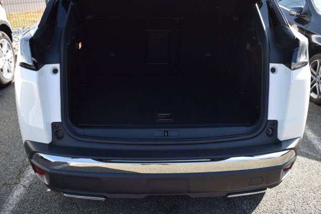 PEUGEOT 3008 GT HYBRID4 e-EAT8 300 CV 17 PEUGEOT 3008 GT HYBRID4 e-EAT8 300 CV 17