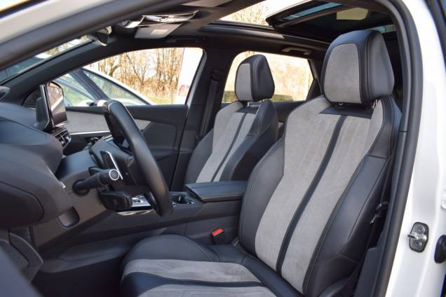 PEUGEOT 3008 GT HYBRID4 e-EAT8 300 CV 10 PEUGEOT 3008 GT HYBRID4 e-EAT8 300 CV 10