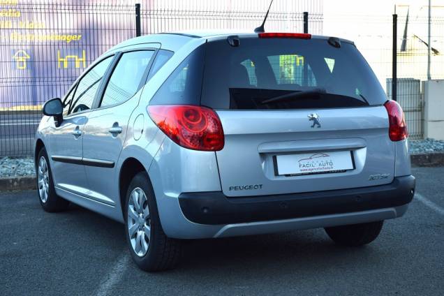 PEUGEOT 207 SW 1.4L 95 CV / TOIT PANORAMIQUE 4 PEUGEOT 207 SW 1.4L 95 CV / TOIT PANORAMIQUE 4