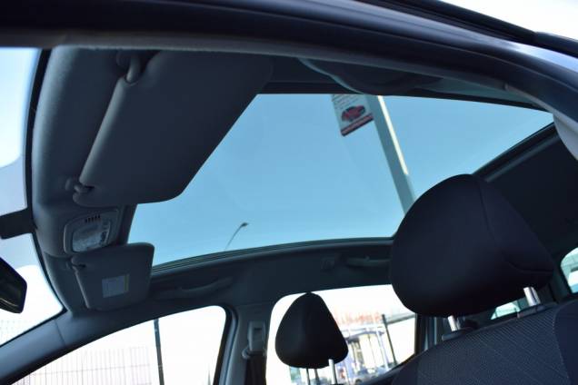 PEUGEOT 207 SW 1.4L 95 CV / TOIT PANORAMIQUE 10 PEUGEOT 207 SW 1.4L 95 CV / TOIT PANORAMIQUE 10