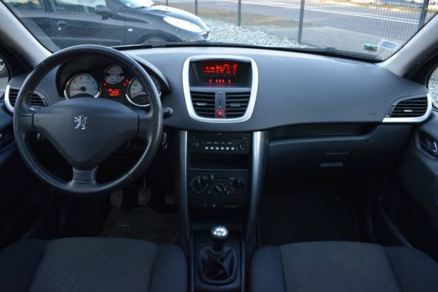 PEUGEOT 207 SW 1.4L 95 CV / TOIT PANORAMIQUE 13 PEUGEOT 207 SW 1.4L 95 CV / TOIT PANORAMIQUE 13