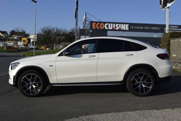 MERCEDES GLC COUPE AMG LINE 300 e 211 CV + 122 CV 9G-TRONIC 3