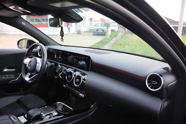 MERCEDES BENZ CLASSE A 200 AMG LINE 150 CV 8G-DCT / TOIT OUVRANT PANORAMIQUE 10