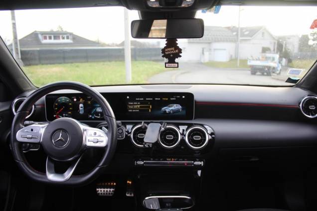 MERCEDES BENZ CLASSE A 200 AMG LINE 150 CV 8G-DCT / TOIT OUVRANT PANORAMIQUE 9