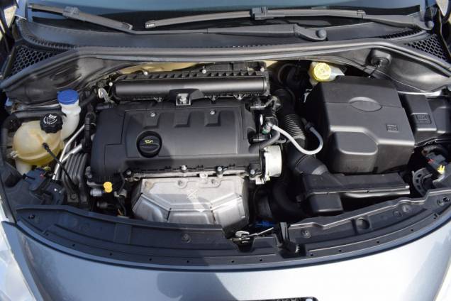 PEUGEOT 207 1.4 95 CV / CROCHET D'ATTELAGE  17