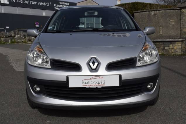 RENAULT CLIO 1.6 110 CV BVA 5 PORTES 4