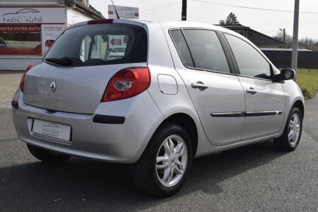 RENAULT CLIO 1.6 110 CV BVA 5 PORTES 7