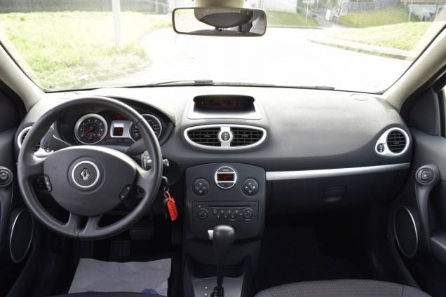 RENAULT CLIO 1.6 110 CV BVA 5 PORTES 11