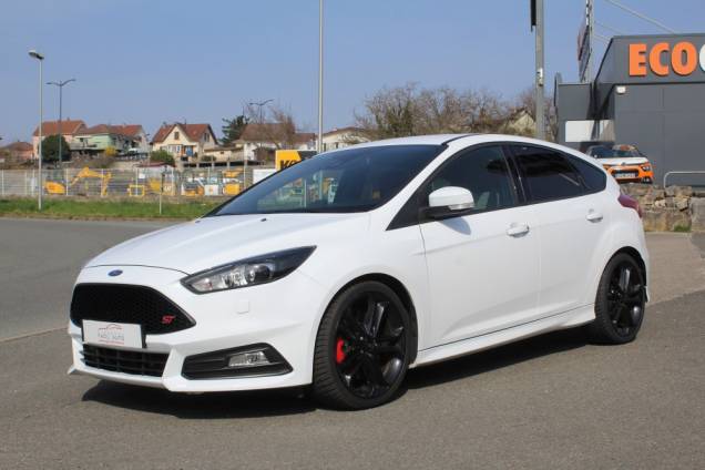 FORD FOCUS ST 2.0 TI-VCT 250 CV BVM6 / SONY 1 FORD FOCUS ST 2.0 TI-VCT 250 CV BVM6 / SONY 1