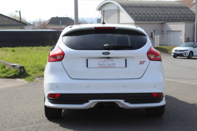 FORD FOCUS ST 2.0 TI-VCT 250 CV BVM6 / SONY 8 FORD FOCUS ST 2.0 TI-VCT 250 CV BVM6 / SONY 8