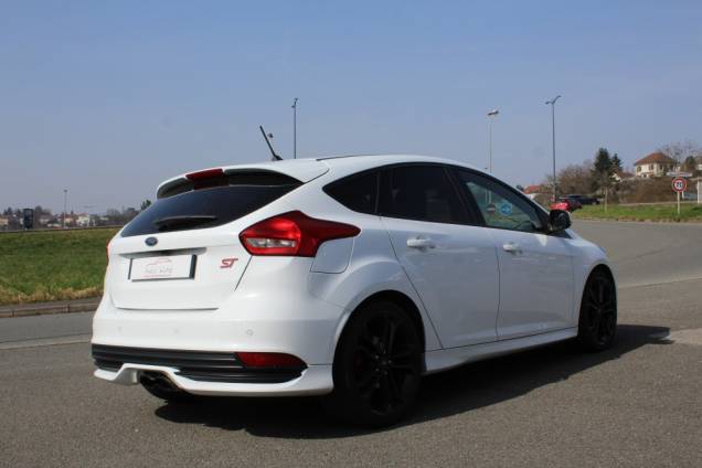 FORD FOCUS ST 2.0 TI-VCT 250 CV BVM6 / SONY 7 FORD FOCUS ST 2.0 TI-VCT 250 CV BVM6 / SONY 7
