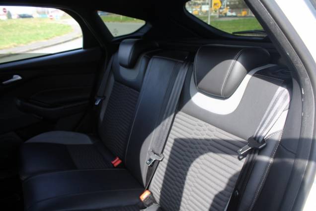 FORD FOCUS ST 2.0 TI-VCT 250 CV BVM6 / SONY 14 FORD FOCUS ST 2.0 TI-VCT 250 CV BVM6 / SONY 14