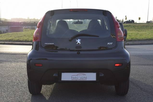 PEUGEOT 107 1.4 HDI 70 CV BVM 6 PEUGEOT 107 1.4 HDI 70 CV BVM 6