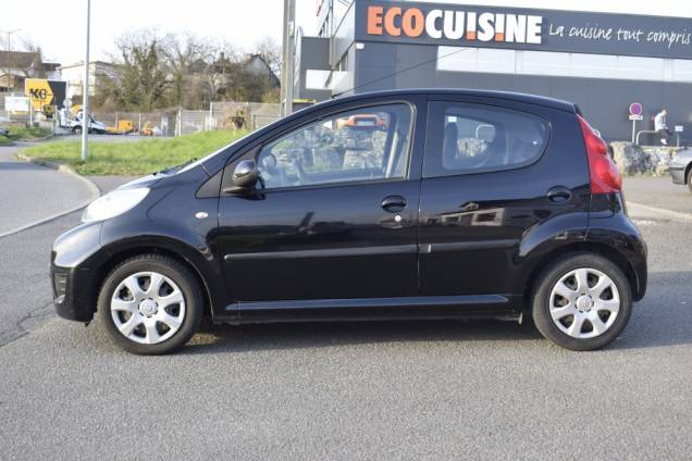 PEUGEOT 107 1.4 HDI 70 CV BVM 7 PEUGEOT 107 1.4 HDI 70 CV BVM 7