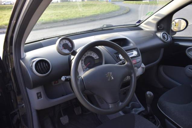 PEUGEOT 107 1.4 HDI 70 CV BVM 8 PEUGEOT 107 1.4 HDI 70 CV BVM 8