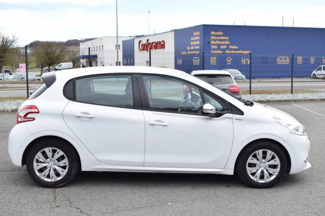 PEUGEOT 208 1.6 HDI 92 CV 5 PORTES URBAN SOUL / 61500 KMS 8 PEUGEOT 208 1.6 HDI 92 CV 5 PORTES URBAN SOUL / 61500 KMS 8
