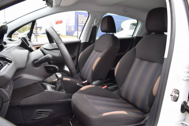 PEUGEOT 208 1.6 HDI 92 CV 5 PORTES URBAN SOUL / 61500 KMS 9 PEUGEOT 208 1.6 HDI 92 CV 5 PORTES URBAN SOUL / 61500 KMS 9