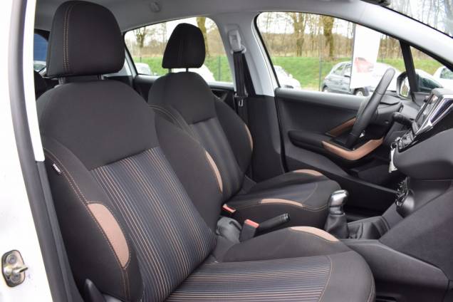 PEUGEOT 208 1.6 HDI 92 CV 5 PORTES URBAN SOUL / 61500 KMS 10 PEUGEOT 208 1.6 HDI 92 CV 5 PORTES URBAN SOUL / 61500 KMS 10